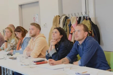 grupa osób podczas szkolenia